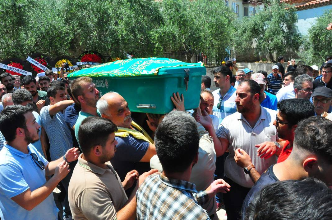 Gabar Dağı'nda ölen mühendise son veda! Petrol sahasında sondaj kulesi devrilmişti - Resim: 22